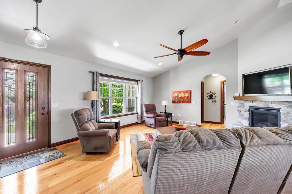 Photo of 4233 Gaibrielles Gate DRIVE, Green Bay, WI 54313 (MLS # 50326617)