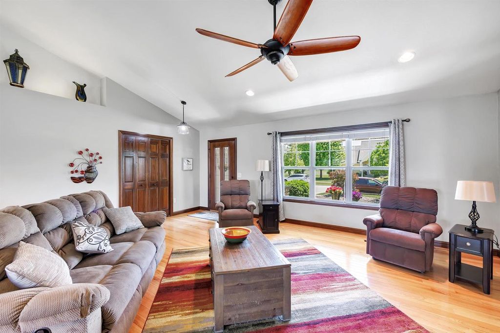 Photo of 4233 Gaibrielles Gate DRIVE, Green Bay, WI 54313 (MLS # 50326617)