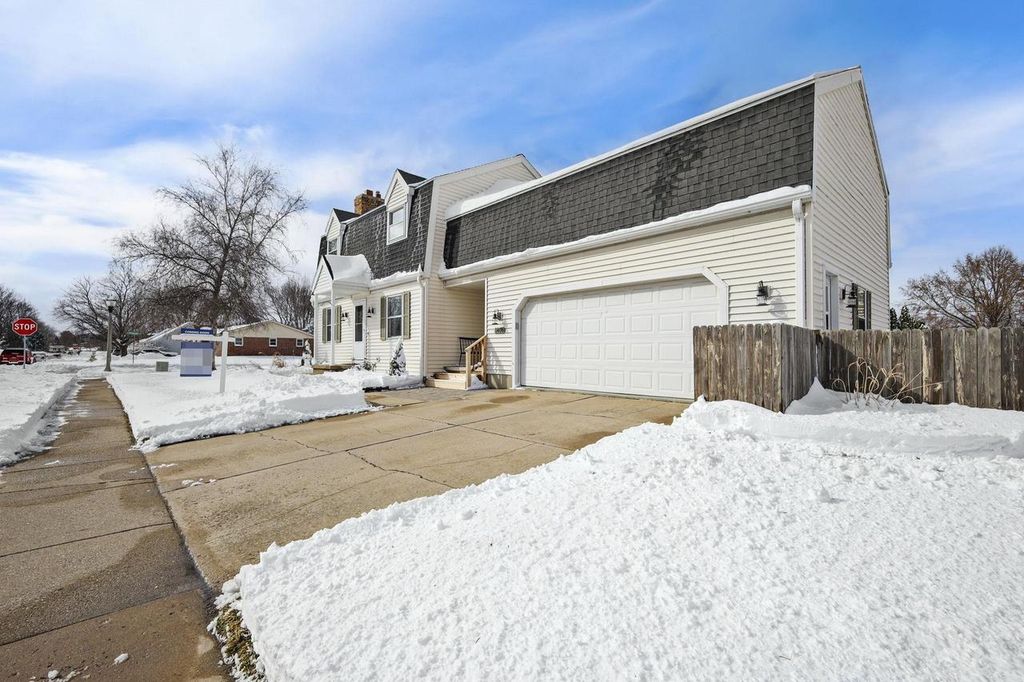 Photo of 1400 Wexford Dr/ 1020 S Division STREET, Waunakee, WI 53597 (MLS # 2018396)