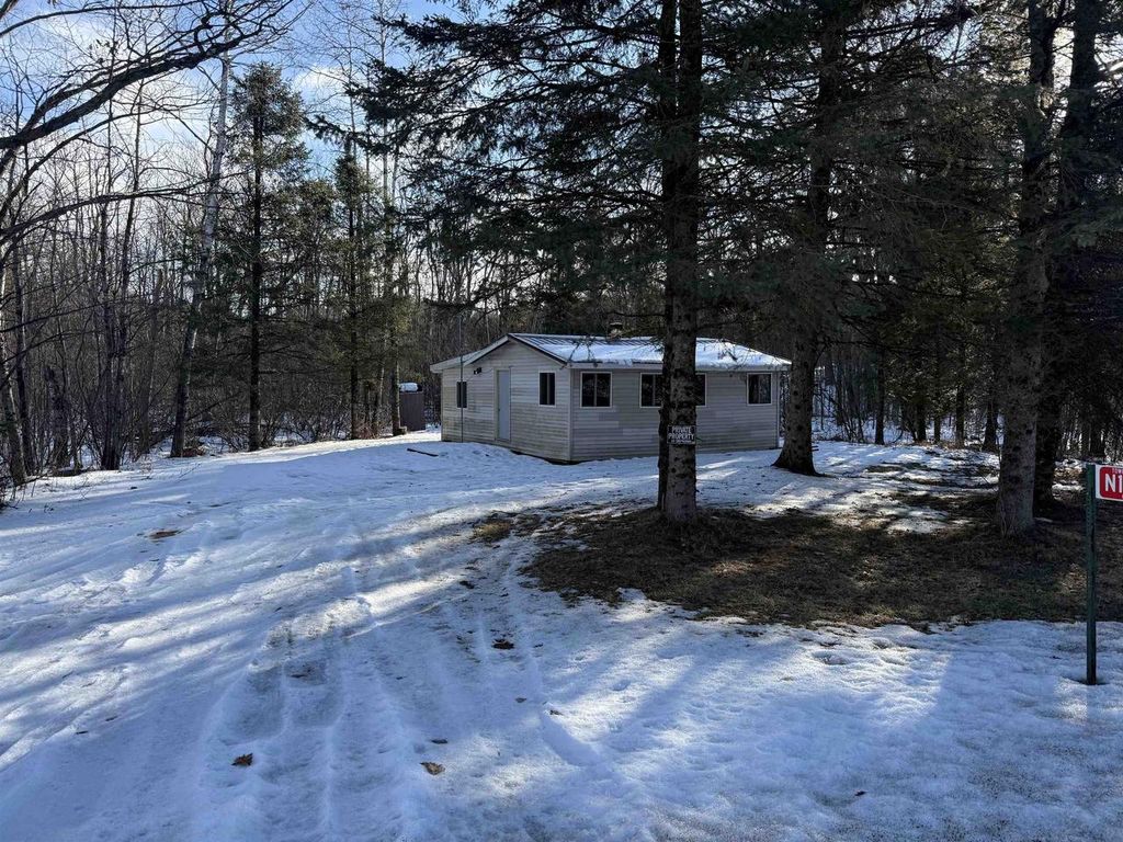 Photo of N11286 County Road P, Iola, WI 54945 (MLS # 50320003)