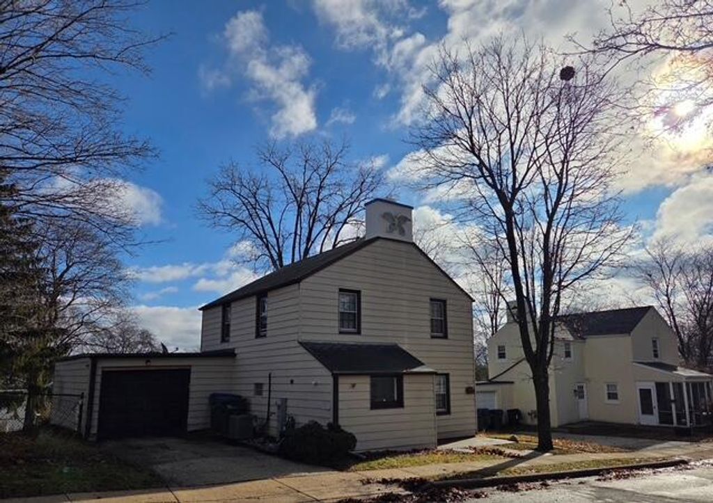 Photo of 5596 Arrowwood STREET, Greendale, WI 53129 (MLS # 1947216)