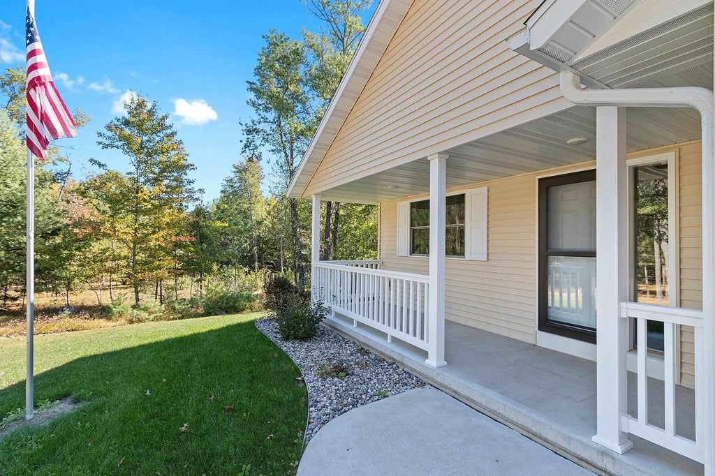 Photo of W5873 S Oak Park CIRCLE, Shawano, WI 54166 (MLS # 50332811)