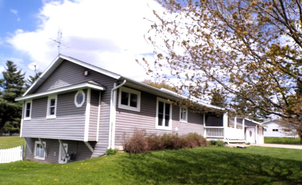 Photo of 406 W Schofield AVENUE, Greenwood, WI 54437 (MLS # 22602065)