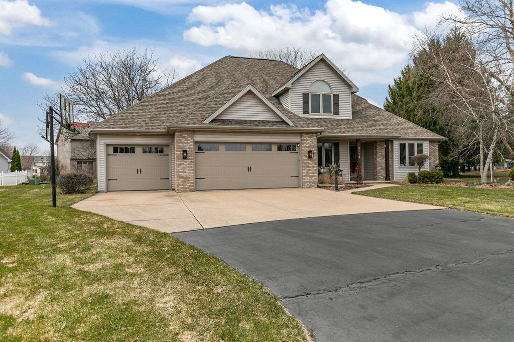 Photo of 3113 Park Lawn COURT, Appleton, WI 54911 (MLS # 50323526)
