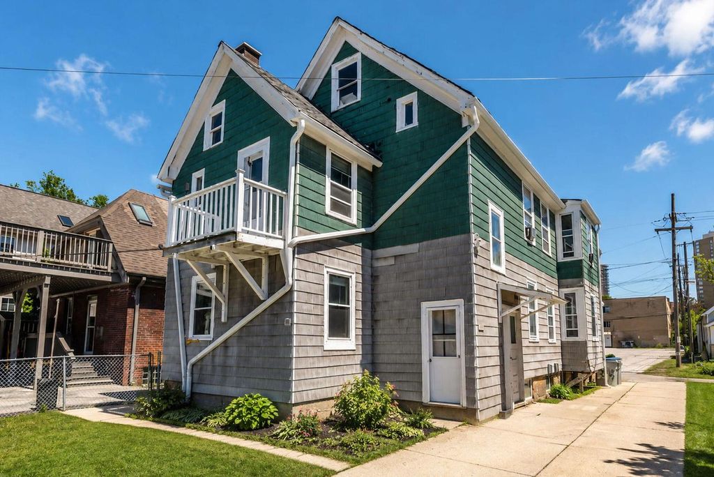 Photo of 1729 N Warren AVENUE #1731, Milwaukee, WI 53202 (MLS # 1964698)