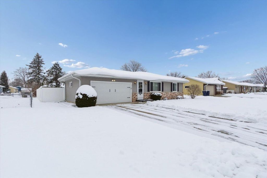 Photo of 2117 S Arch STREET, Janesville, WI 53546 (MLS # 2017465)