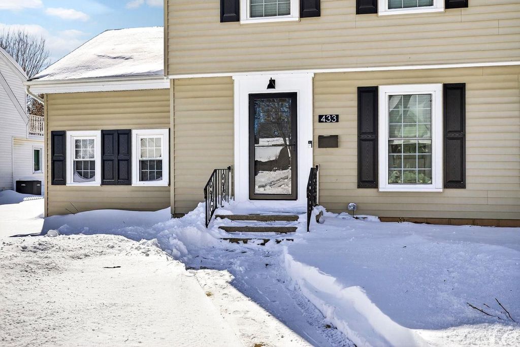 Photo of 433 E Parkway BOULEVARD, Appleton, WI 54911 (MLS # 50322379)