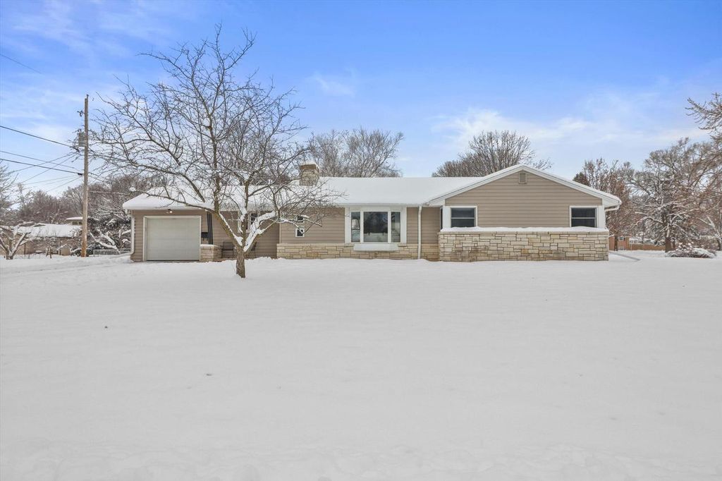 Photo of 815 Parkview LANE, Mukwonago, WI 53149 (MLS # 1944459)