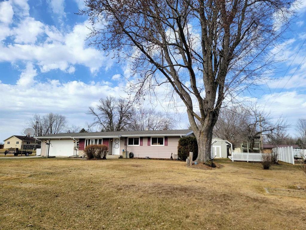 Photo of 224 Dorothy DRIVE, Manawa, WI 54949 (MLS # 50322187)
