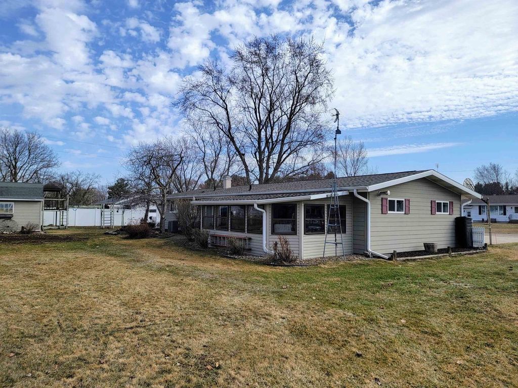 Photo of 224 Dorothy DRIVE, Manawa, WI 54949 (MLS # 50322187)