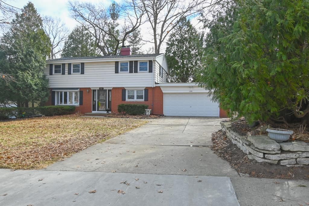 Photo of 1321 Wiesner STREET, Green Bay, WI 54304 (MLS # 50323054)