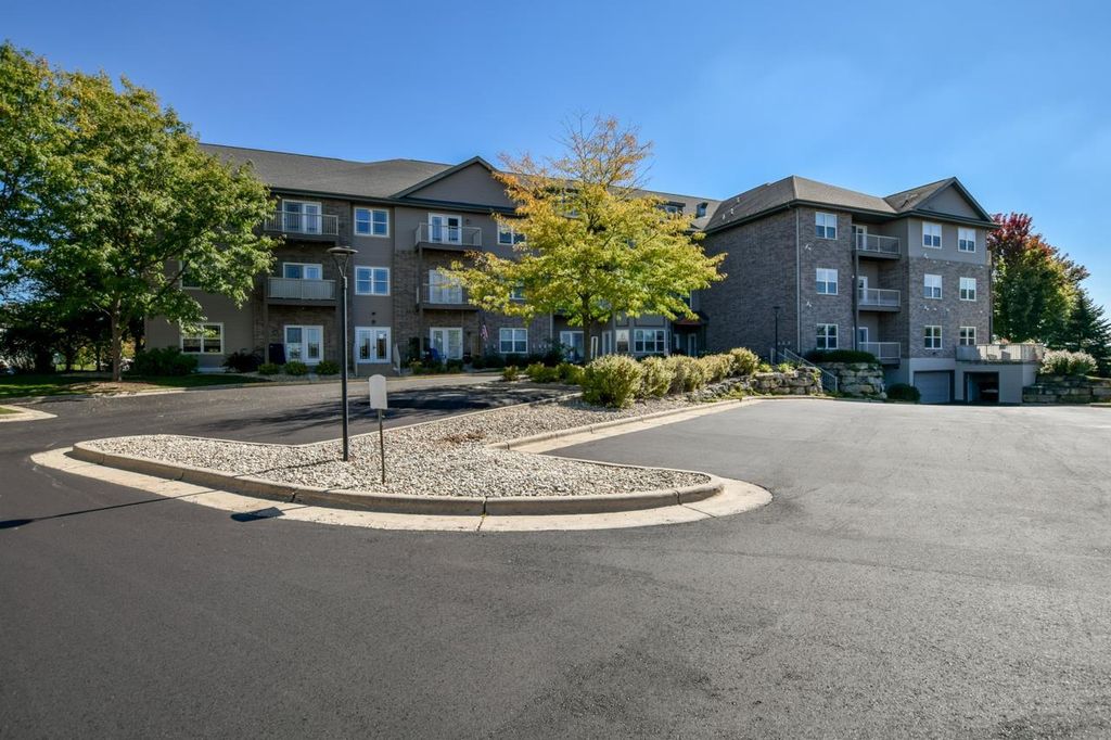 Photo of 3673 S Ahmedi AVENUE, Saint Francis, WI 53235 (MLS # 1944869)