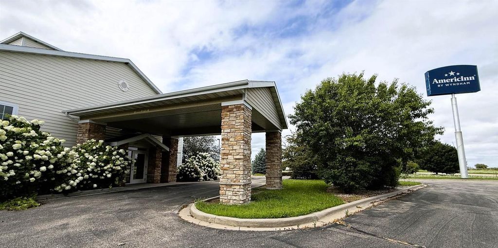 Photo of 1515 Planeview DRIVE, Oshkosh, WI 54904 (MLS # 2014109)