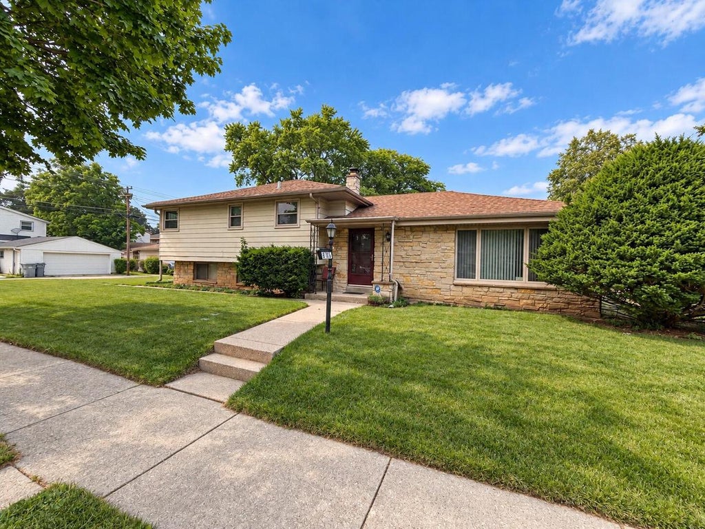Photo of 8706 W Courtland AVENUE, Milwaukee, WI 53225 (MLS # 1981339)