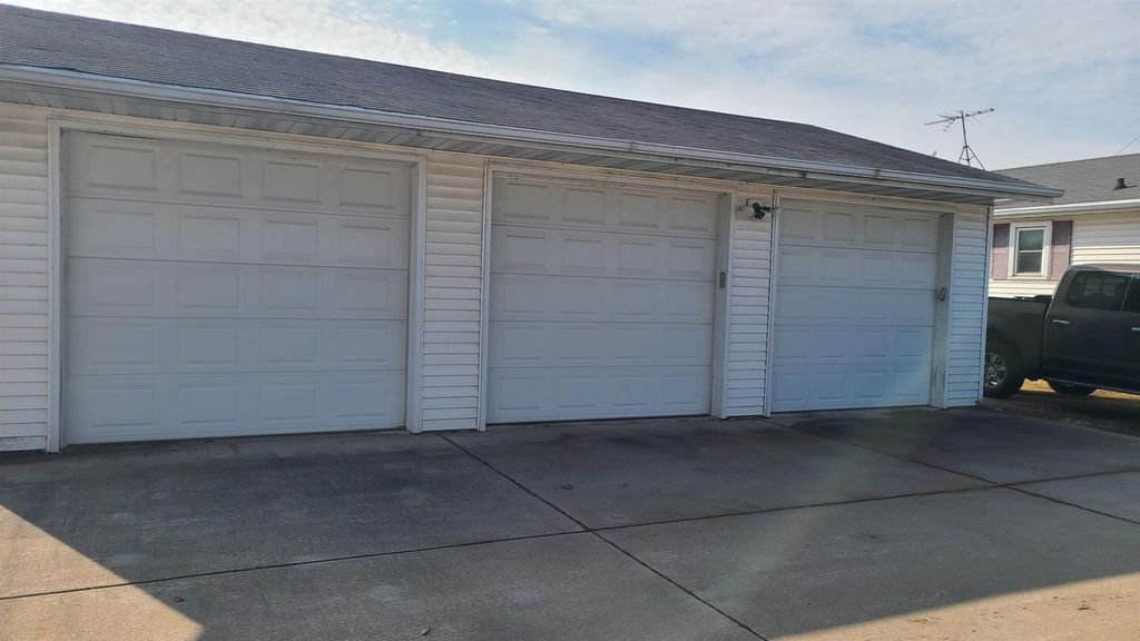 Photo of 2427 Memorial DRIVE, Green Bay, WI 54303 (MLS # 50321487)