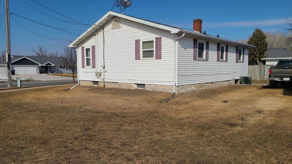 Photo of 2427 Memorial DRIVE, Green Bay, WI 54303 (MLS # 50321487)