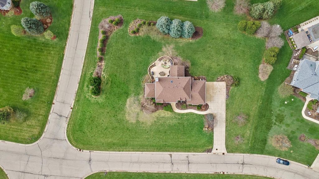 Photo of W289N6349 Blackhawk DRIVE, Hartland, WI 53029 (MLS # 1958214)