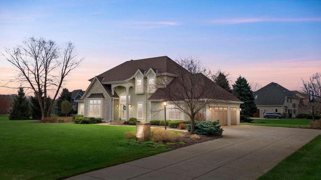 Photo of W289N6349 Blackhawk DRIVE, Hartland, WI 53029 (MLS # 1958214)