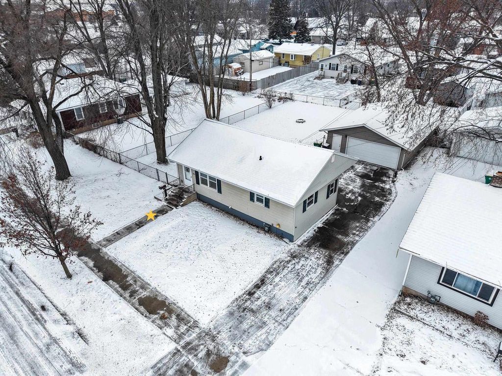 Photo of 1810 S Norwood AVENUE, Green Bay, WI 54304 (MLS # 50320857)
