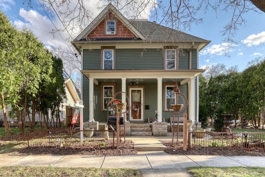 Photo of 131 Oakland AVENUE, Mukwonago, WI 53149 (MLS # 1955927)