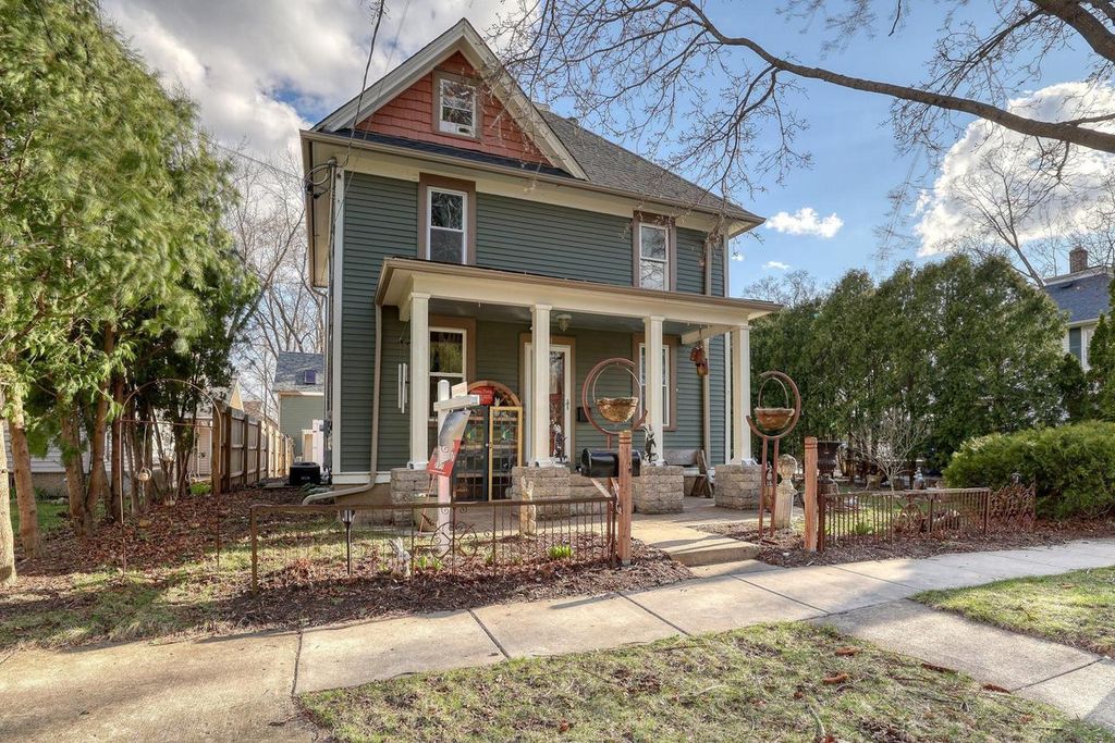 Photo of 131 Oakland AVENUE, Mukwonago, WI 53149 (MLS # 1955927)