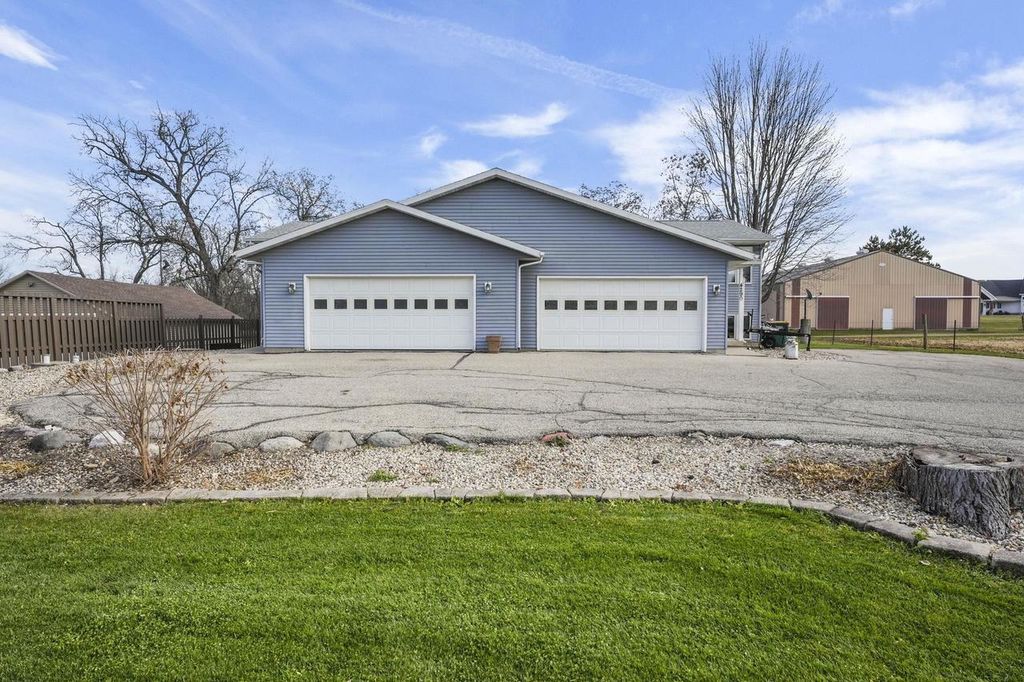 Photo of 4292 Vilas Hope ROAD, Cottage Grove, WI 53527 (MLS # 2012975)
