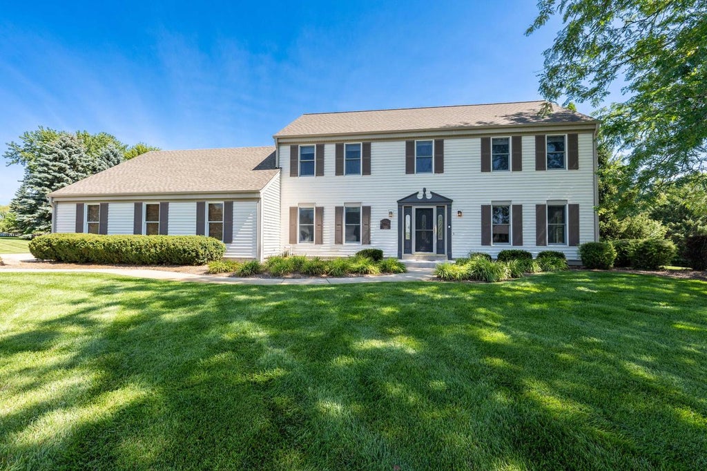 Photo of W328N3834 Range Woods DRIVE, Nashotah, WI 53058 (MLS # 1983609)