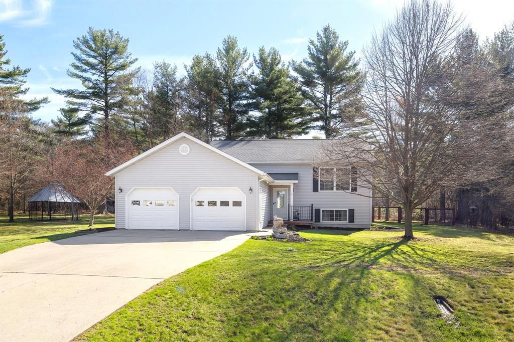 Photo of 301 Lincolnwood DRIVE, Black River Falls, WI 54615 (MLS # 1600220)