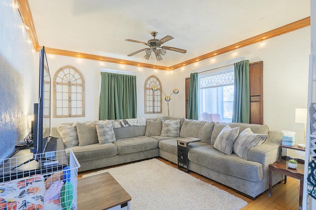 Photo of 525 S Quincy STREET, Green Bay, WI 54301 (MLS # 50323123)