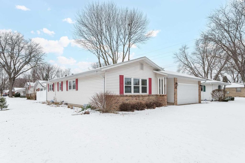 Photo of 2003 N Lexington DRIVE, Janesville, WI 53545 (MLS # 2015073)