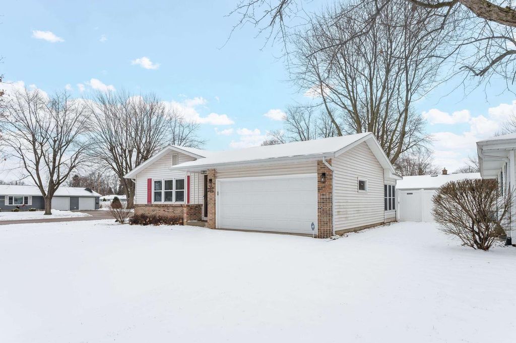Photo of 2003 N Lexington DRIVE, Janesville, WI 53545 (MLS # 2015073)