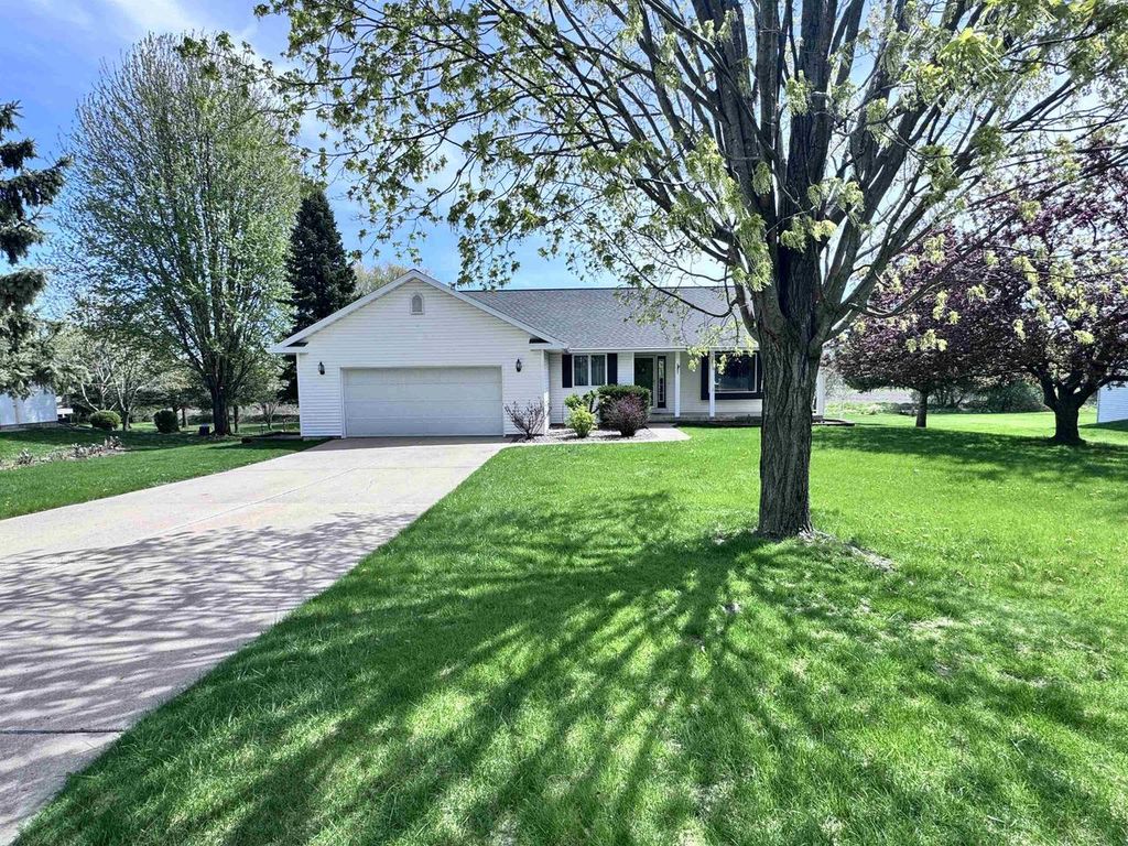 Photo of 640 Mooreland CIRCLE, Portage, WI 53901 (MLS # 2015893)