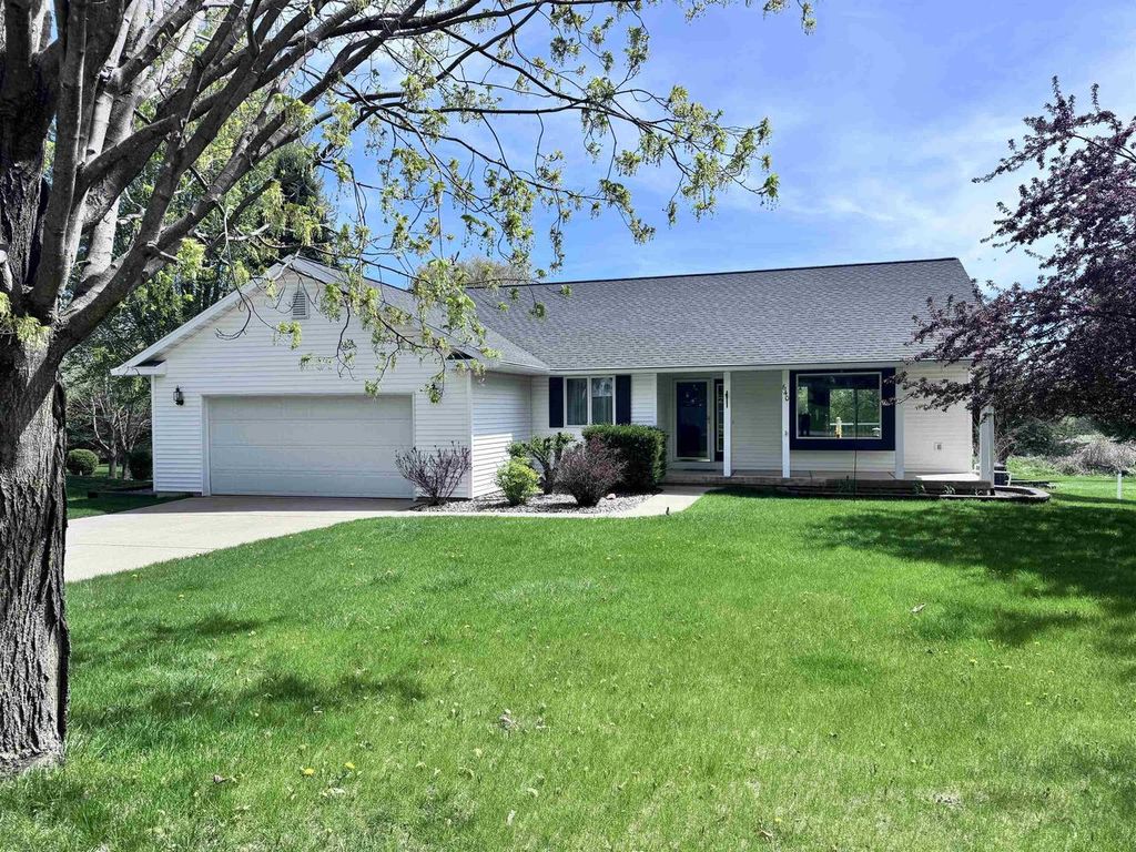 Photo of 640 Mooreland CIRCLE, Portage, WI 53901 (MLS # 2015893)