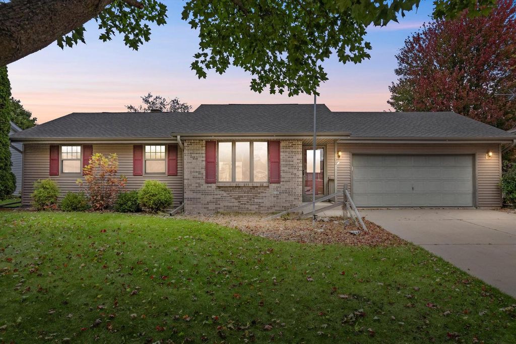Photo of 4403 Chadswyck DRIVE, Janesville, WI 53546 (MLS # 1940456)