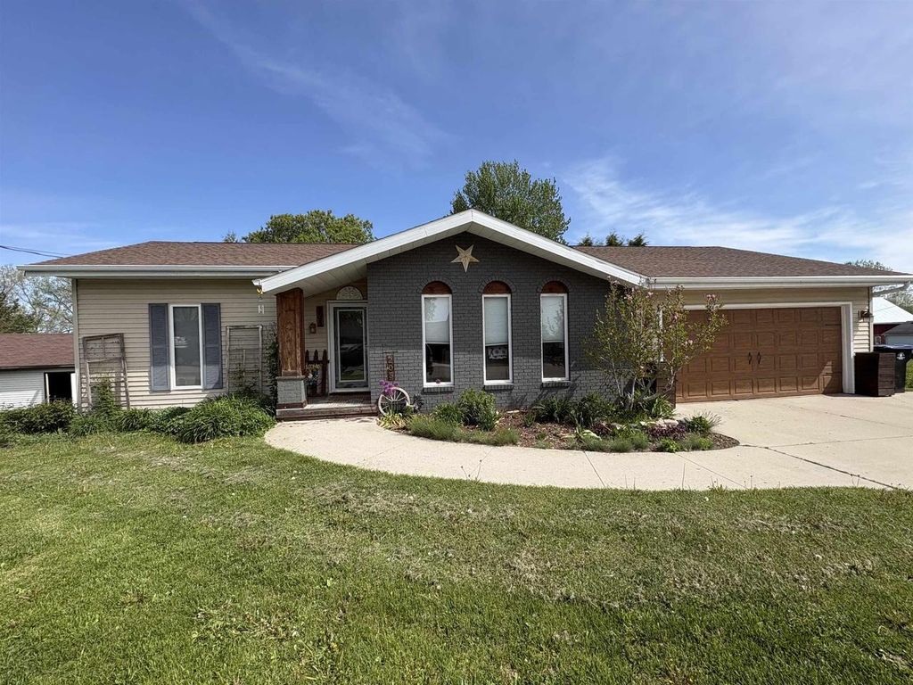 Photo of 205 E Freeborn STREET, Cecil, WI 54111 (MLS # 50325918)