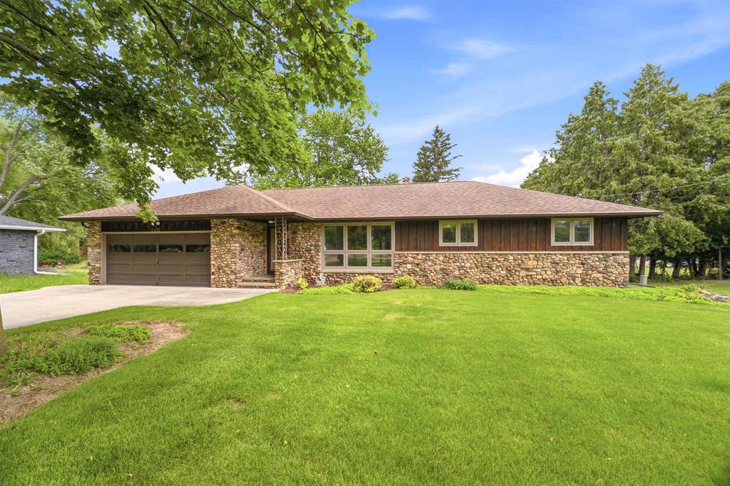 Photo of 1102 S Ridge LANE, Appleton, WI 54914 (MLS # 50328129)