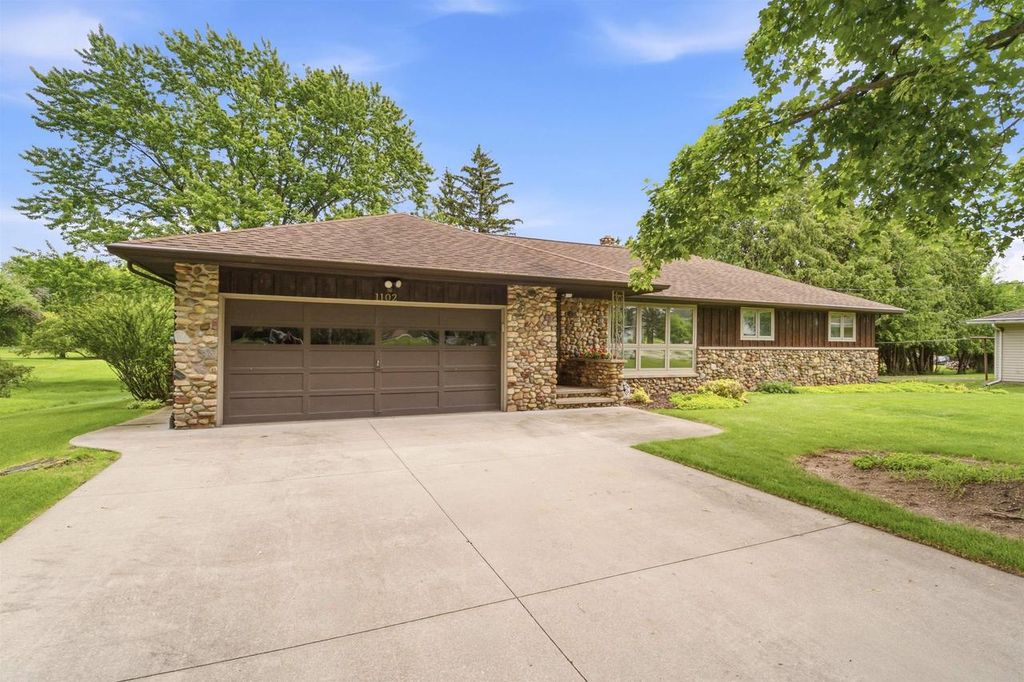 Photo of 1102 S Ridge LANE, Appleton, WI 54914 (MLS # 50328129)