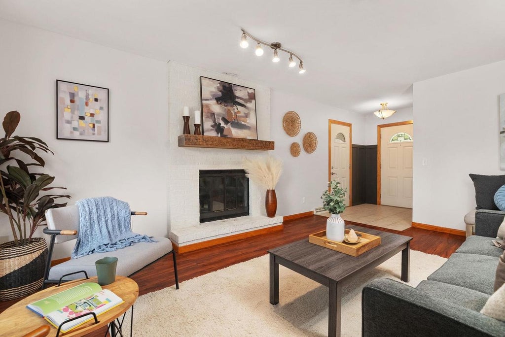 Photo of 1 Keighley CIRCLE, Madison, WI 53719 (MLS # 2033291)