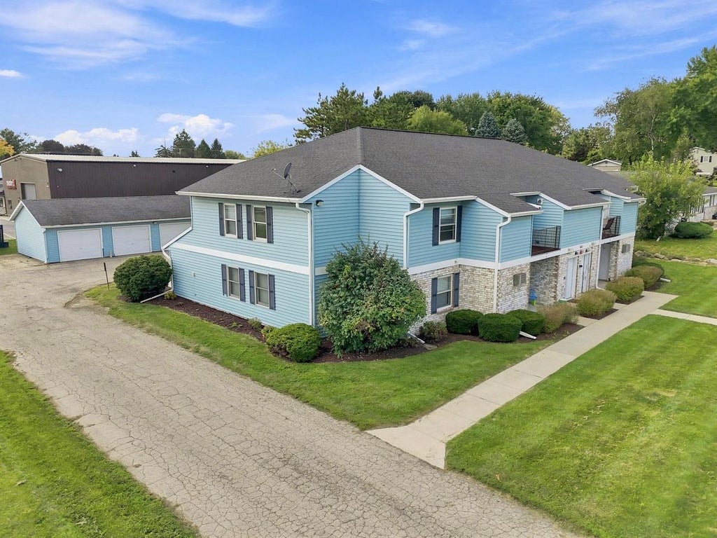Photo of 601 E Oak STREET, Cottage Grove, WI 53527 (MLS # 2031855)