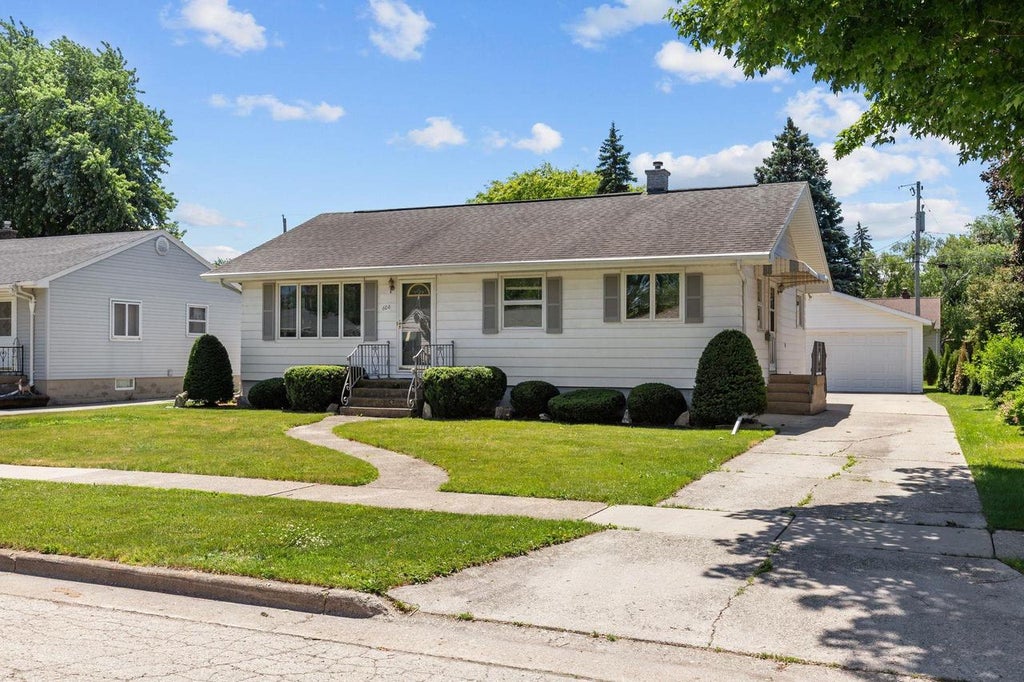 Photo of 606 Bragg STREET, Fond Du Lac, WI 54935 (MLS # 50327407)