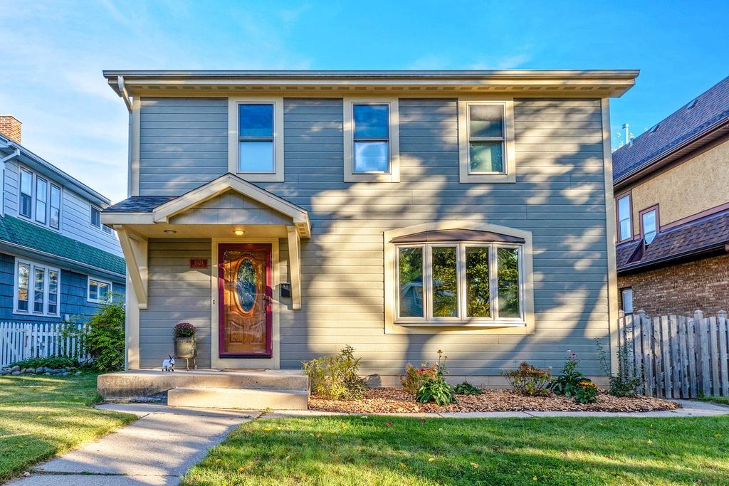 Photo of 8324 Gridley AVENUE, Wauwatosa, WI 53213 (MLS # 1954580)