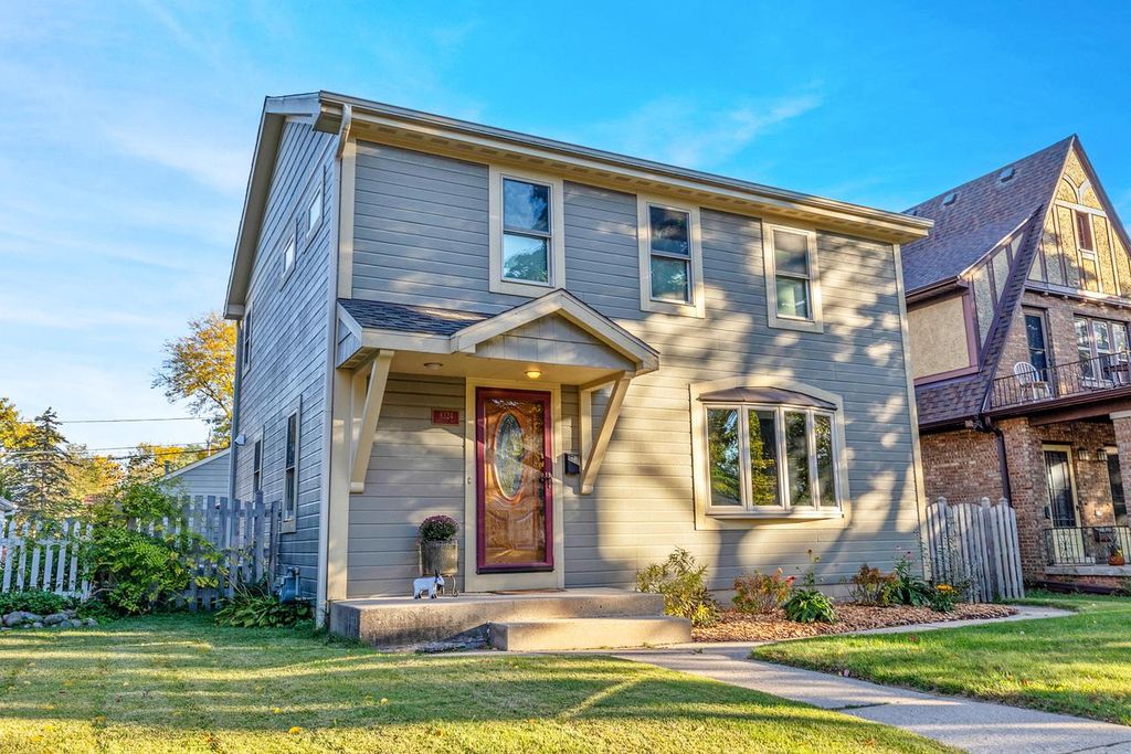 Photo of 8324 Gridley AVENUE, Wauwatosa, WI 53213 (MLS # 1954580)