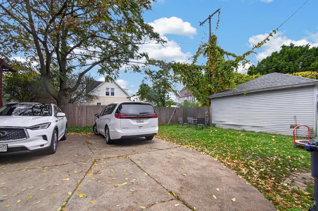 Photo of 1844 Taylor AVENUE, Racine, WI 53403 (MLS # 1985283)