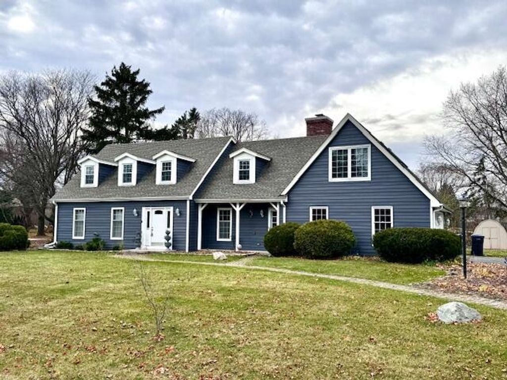 Photo of 2746 Manor AVENUE, Mount Pleasant, WI 53406 (MLS # 1938924)