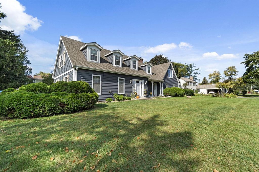 Photo of 2746 Manor AVENUE, Mount Pleasant, WI 53406 (MLS # 1938924)