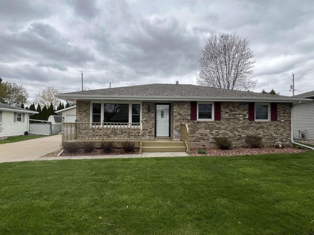 Photo of 512 Jeffery STREET, Combined Locks, WI 54113 (MLS # 50324812)