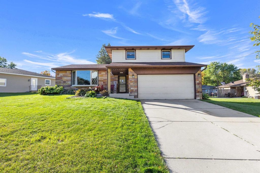 Photo of 2932 Suzanne COURT, Green Bay, WI 54311 (MLS # 50316641)