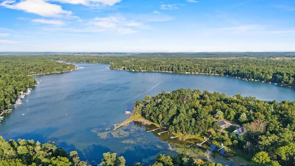 Photo of W5070 W Long Lake ROAD, Waupaca, WI 54981 (MLS # 50321278)