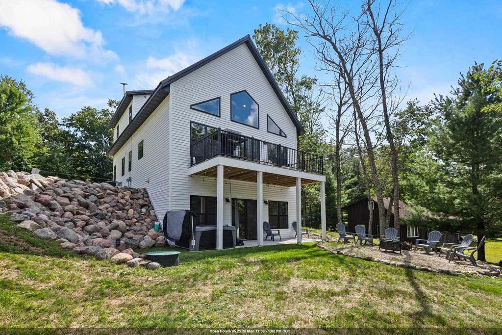 Photo of W5070 W Long Lake ROAD, Waupaca, WI 54981 (MLS # 50321278)