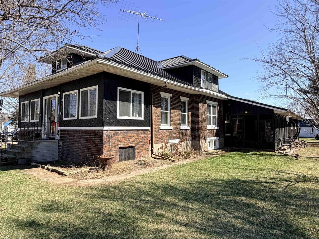 Photo of 616 NE 3rd STREET, Marion, WI 54950 (MLS # 50323601)